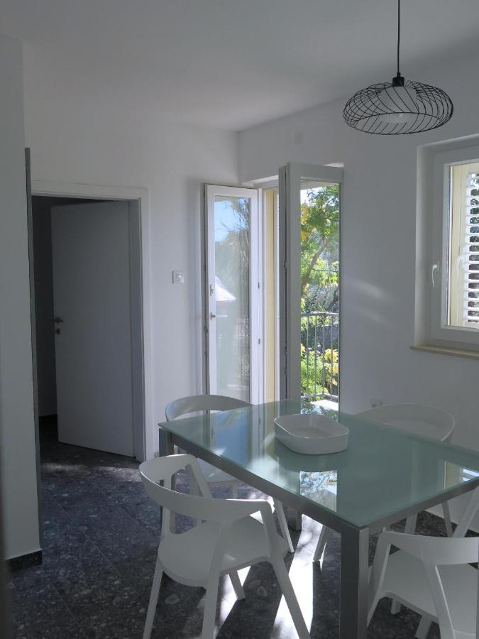 Apartments Rea Cres Luaran gambar