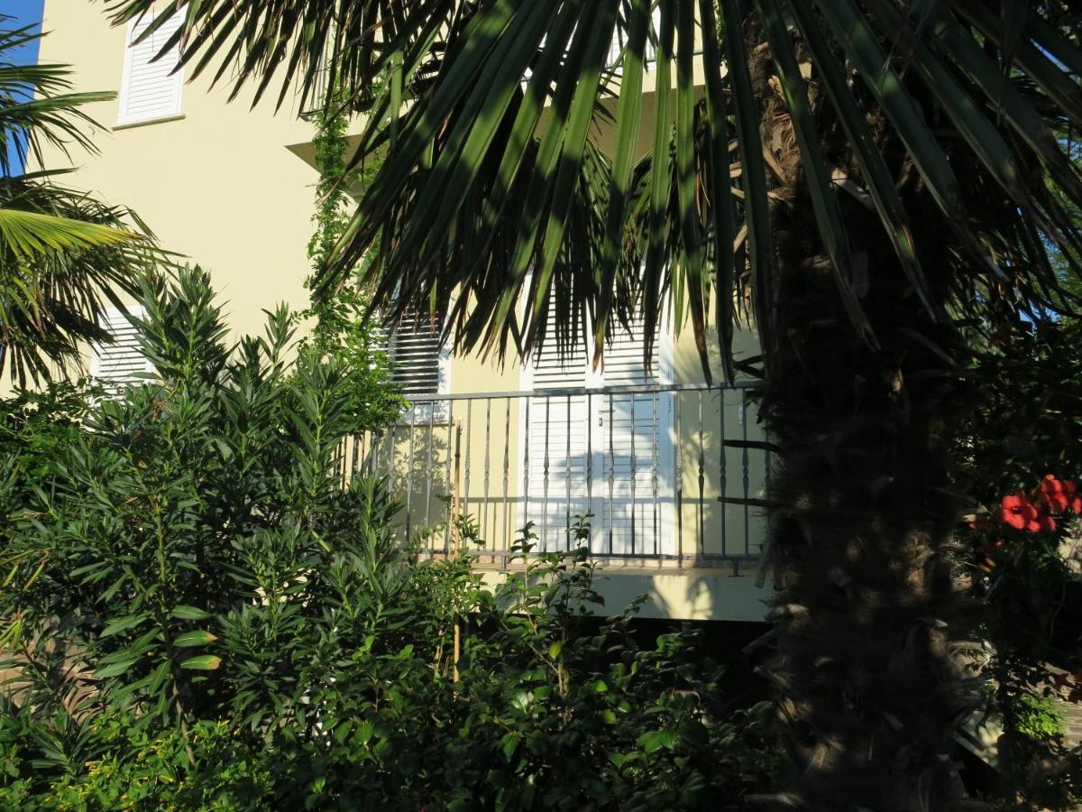 Apartments Rea Cres Luaran gambar