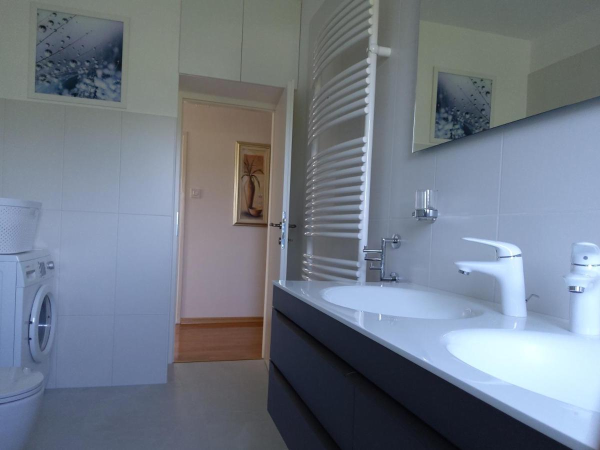 Apartments Rea Cres Luaran gambar