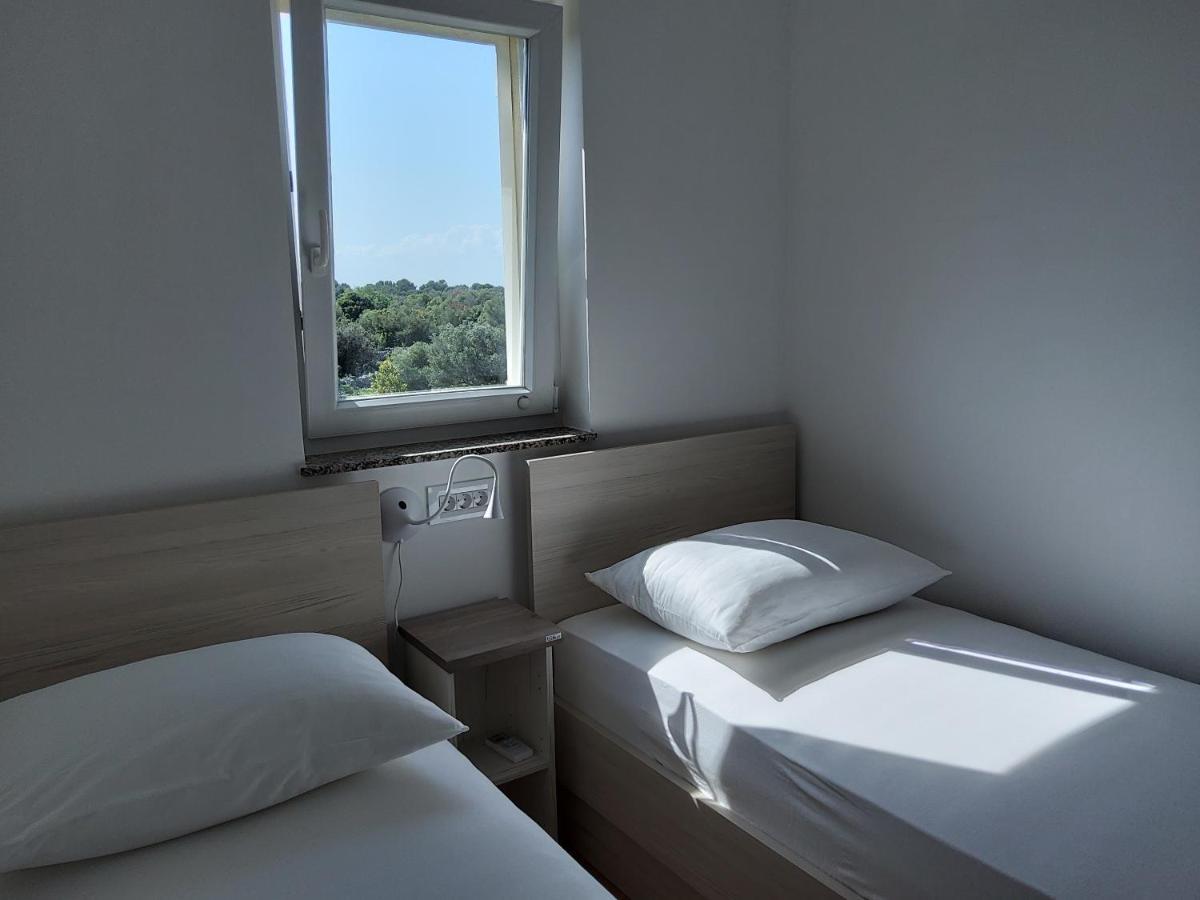 Apartments Rea Cres Luaran gambar
