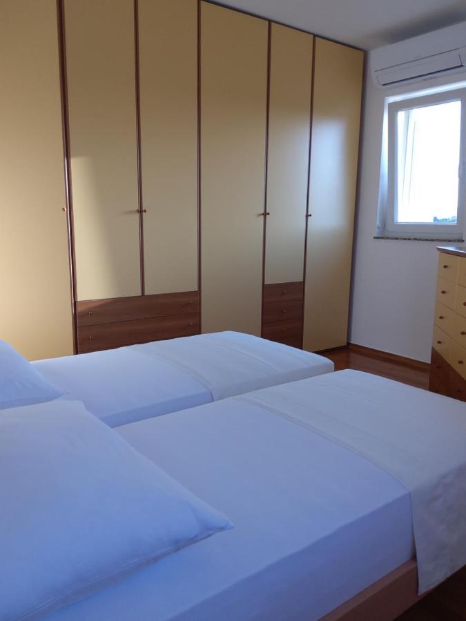 Apartments Rea Cres Luaran gambar