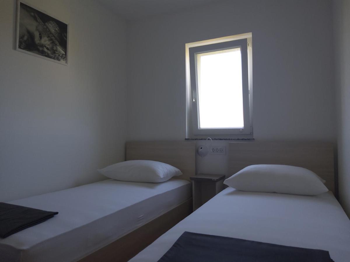 Apartments Rea Cres Luaran gambar