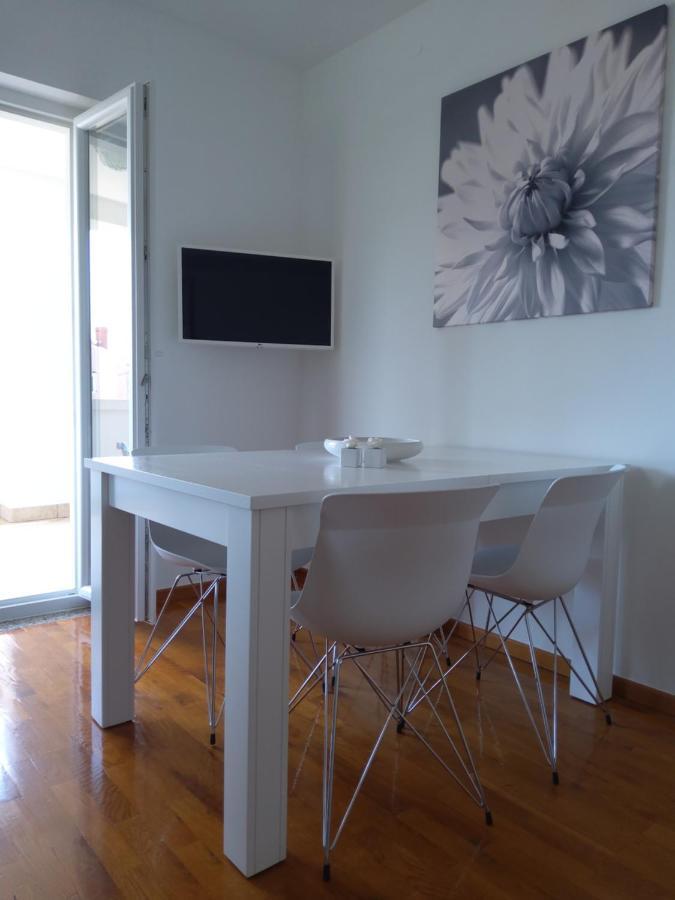 Apartments Rea Cres Luaran gambar